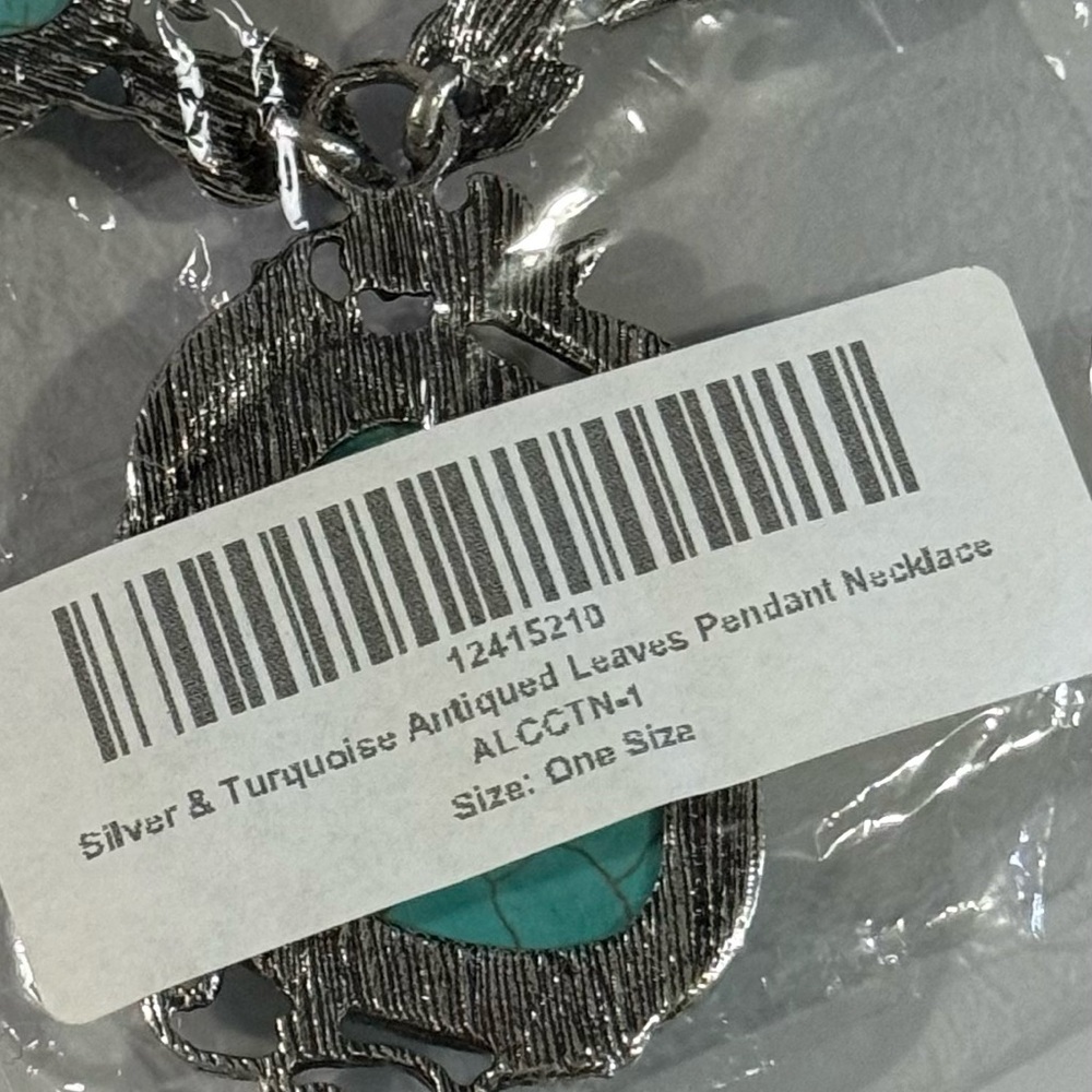 NWT.  Silver and Turquoise Antiqued Leaves Necklace. - Picture 6 of 6